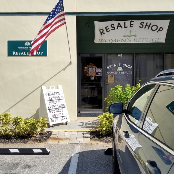 Michael Kors Black and Tan Sandals Size 10 - Picture 10 of 10